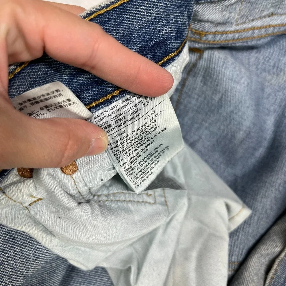 Levi's 501 Jeans Men's Blue Denim Mid Rise Classic‎ Straight Button Fly - 37X29